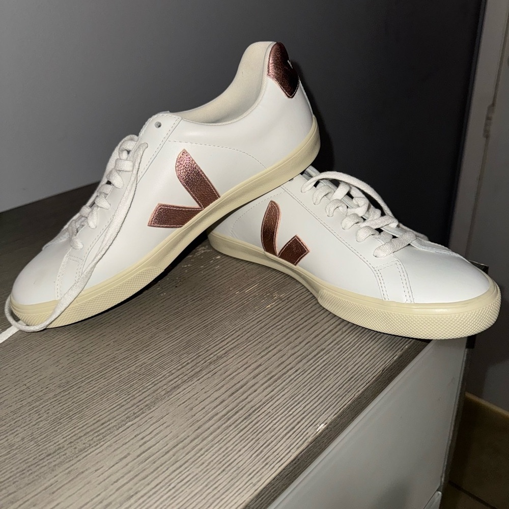 New Veja Women’s White and Pink Sneakers size 10